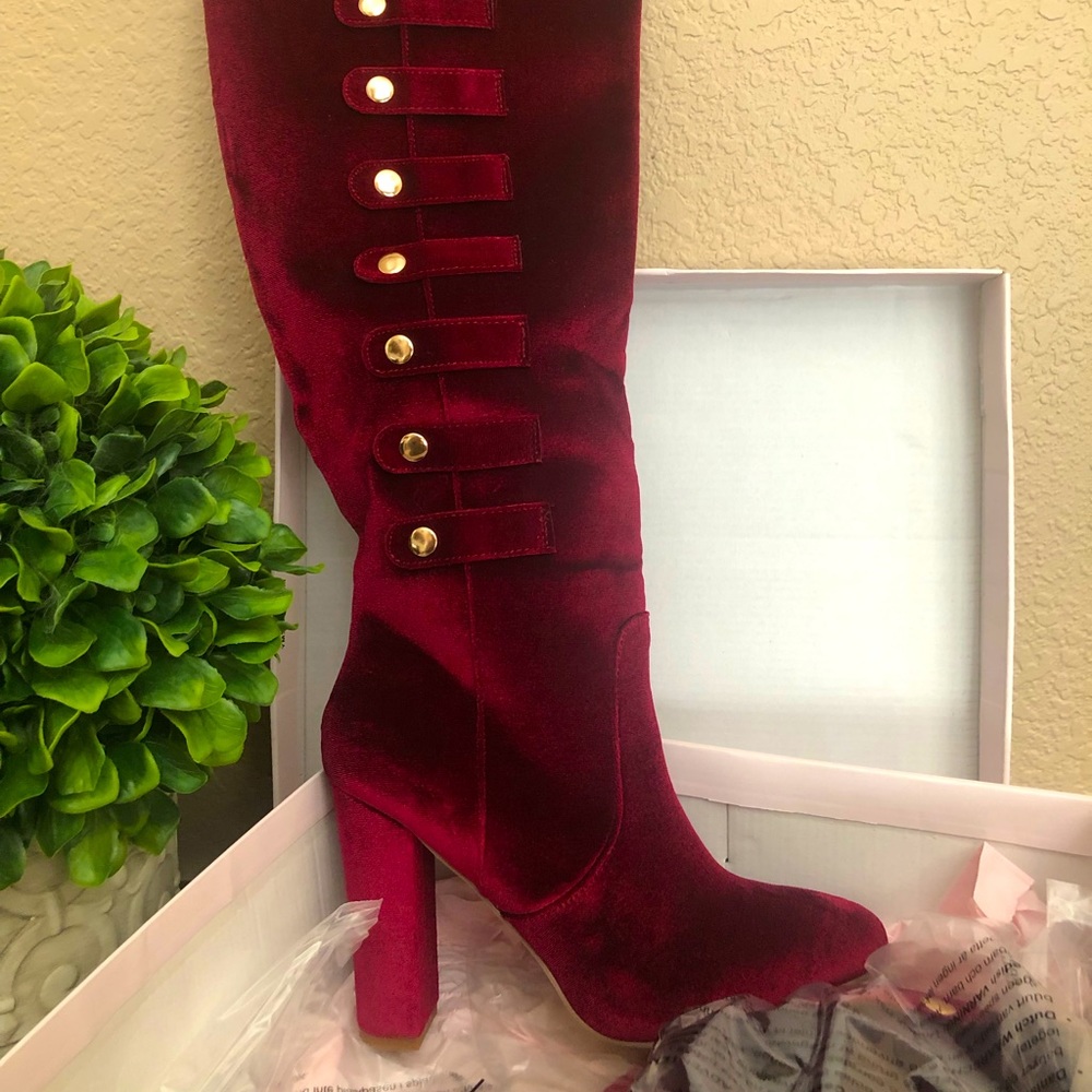 Size 7.5 Veira burgundy heeled boots by JustFab.